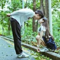 树林里qq情侣头像一男一女