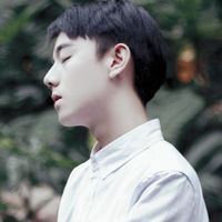 干净白色男生头像