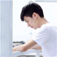 干净白色男生头像
