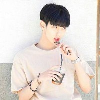 干净阳光的男生头像