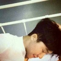 短发男生魅力头像