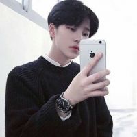 短发男生魅力头像