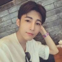 短发男生魅力头像