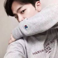 短发男生魅力头像