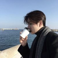 孤傲冷漠的男生头像