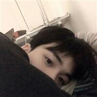 孤傲冷漠的男生头像