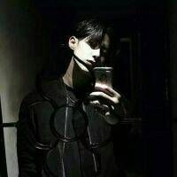 孤傲冷漠的男生头像