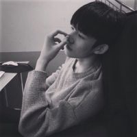 孤傲冷漠的男生头像