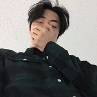 孤傲冷漠的男生头像