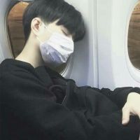 孤傲冷漠的男生头像