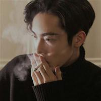 孤傲冷漠的男生头像