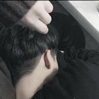 炫酷冷漠的男生头像