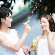 2020情侣头像一男一女2020qq情侣头像