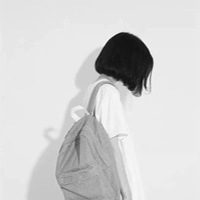 女生黑白忧伤头像
