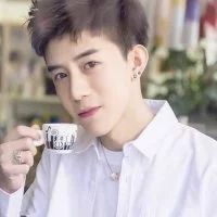 干净温暖的男生头像