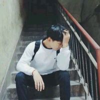 干净阳光成熟的男生头像
