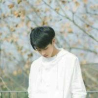 干净阳光成熟的男生头像