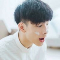 干净阳光成熟的男生头像
