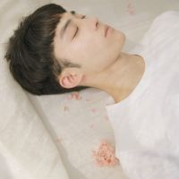 干净阳光成熟的男生头像