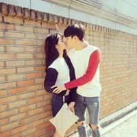 接吻情侣头像一对两张