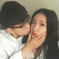 接吻情侣头像一对两张
