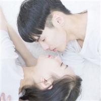 接吻情侣头像一对两张