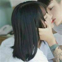 接吻情侣头像一对两张
