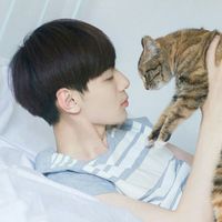 活泼开朗的男生头像