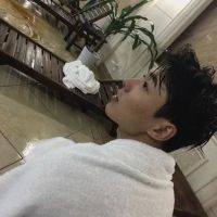 活泼开朗的男生头像