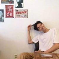 活泼开朗的男生头像