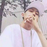 活泼开朗的男生头像