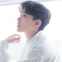 阳光快乐的微信男生头像
