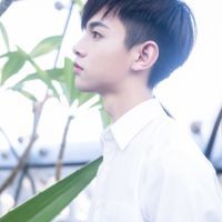 阳光快乐的微信男生头像