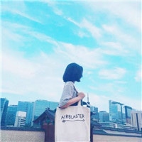 蓝色天空女生微信头像