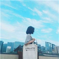 蓝色天空女生微信头像
