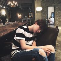 男生一个人伤感头像