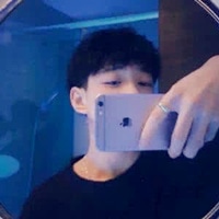 男生头像一个人看手机