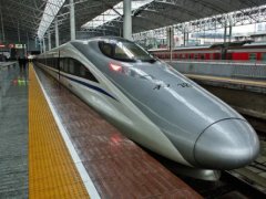 坐高铁发什么说说 坐在高铁上发啥说说好
