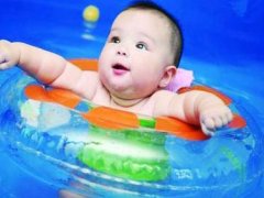 宝宝游泳能发什么说说 带宝宝游泳的说说