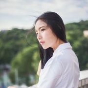 穿衬衫的女生头像 女生穿白衬衫头像