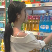 穿衬衫的女生头像