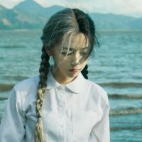 穿衬衫的女生头像