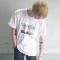 穿短袖的男生头像