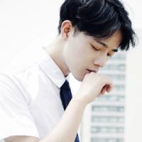 穿短袖的男生头像