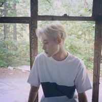 穿短袖的男生头像