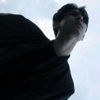 穿黑色衣服的男生头像