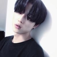 穿黑色衣服的男生头像