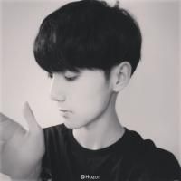 穿黑色衣服的男生头像