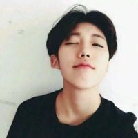穿黑色衣服的男生头像