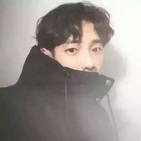 穿黑色衣服的男生头像